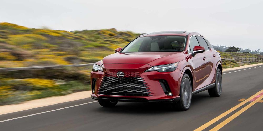 Lexus điều chỉnh giá loạt mẫu RX, NX, LS: Tăng, giảm ra sao?